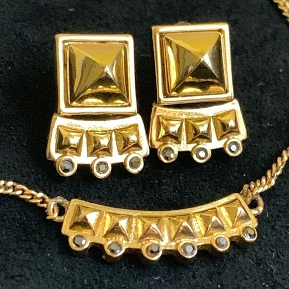 Rebecca Minkoff 3 Piece “Curb” Gold Tone Pyramid Set Earrings & Pendant Necklace - Picture 13 of 17